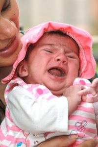 bébé souffre pleure hémorroïdes